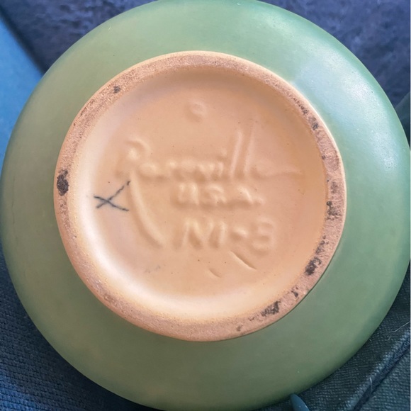 Roseville Vase - Picture 7 of 7